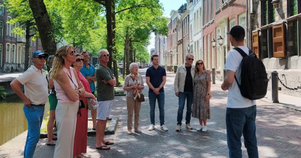 Group at gemeenlandshuis