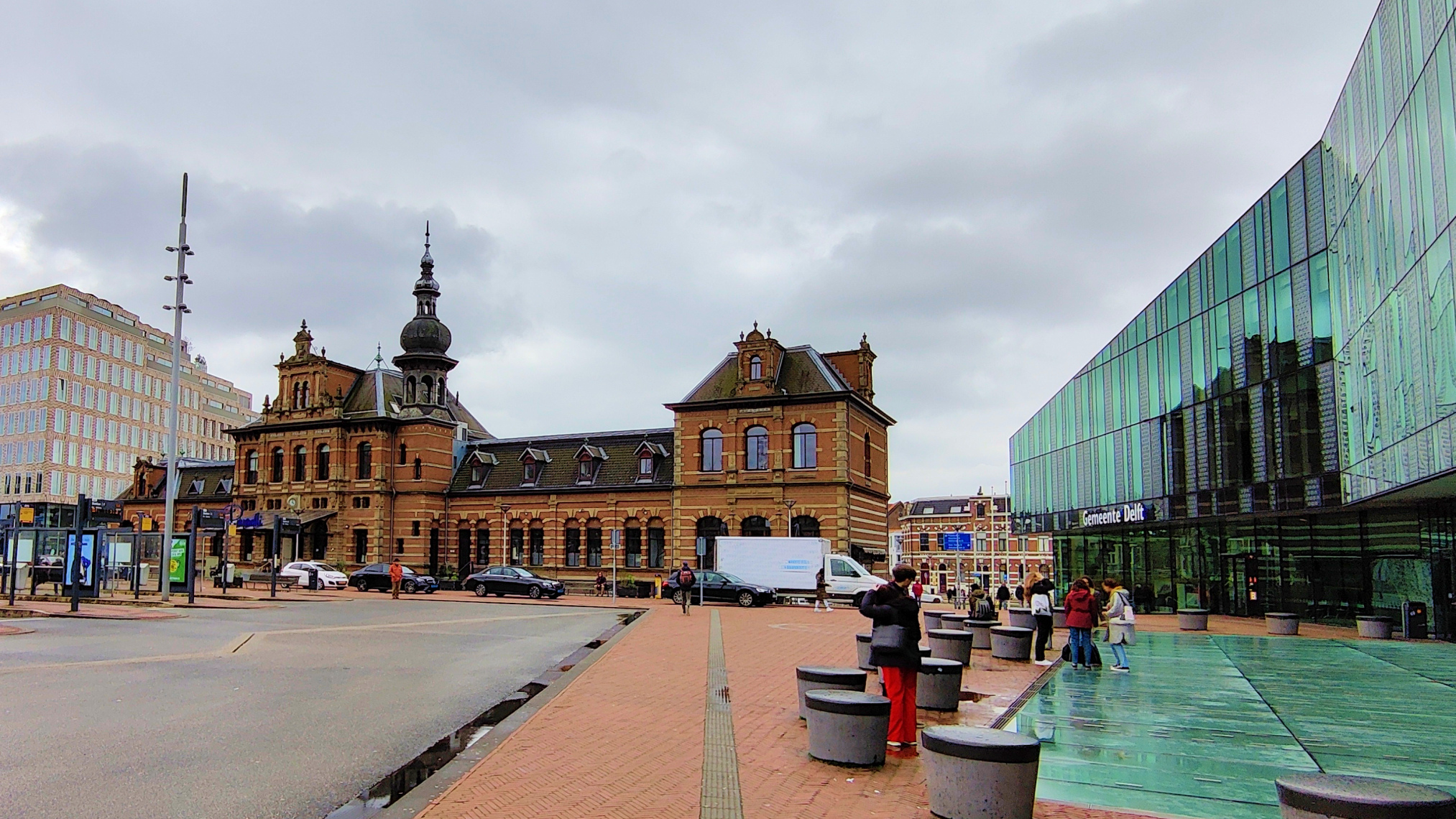 The old and new train stations of Delft captured in one picture